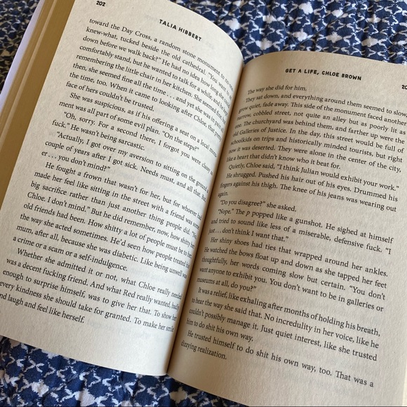 🍍 Book: Get a Life, Chloe Brown by Talia Hibbert - Picture 4 of 10